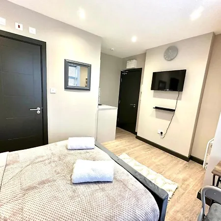 Alojamento de Acomodação e Pequeno-almoço West Drayton Stays - Warwick Yiewsley