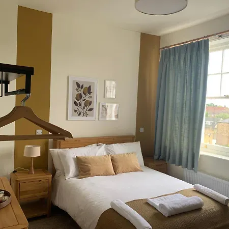 Hotel The Fox & Hounds London