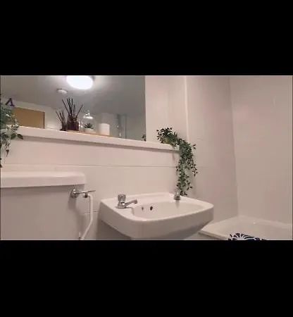Hostel Great Private With Shared Bathroom -sleeps 2 -westminster Quick Links