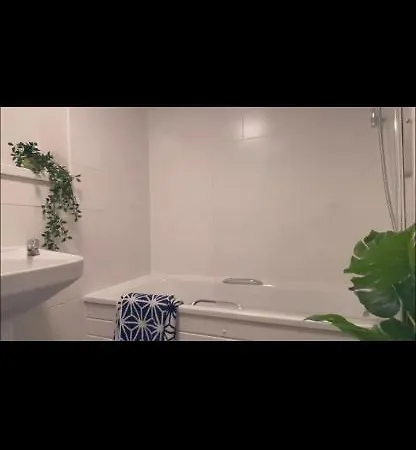 Great Private With Shared Bathroom -sleeps 2 -westminster Quick Links Hostel London