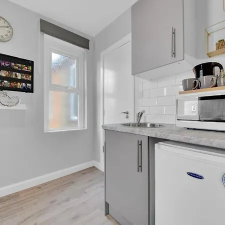 West Drayton Stays - Ub7 Bellclose Guest house