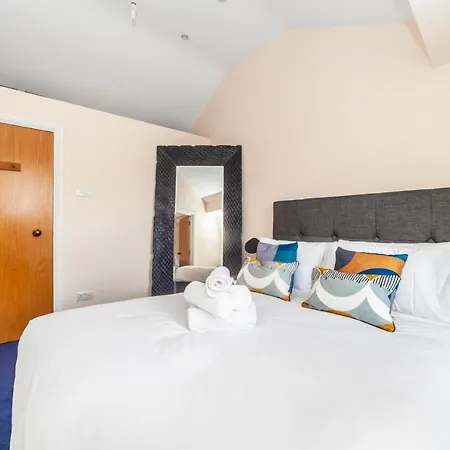 Hub Townhouse Apartament *