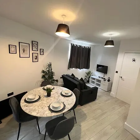 Apartment 2 Bedroom Flat London