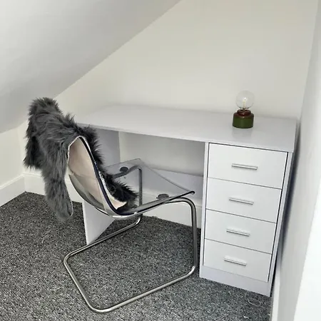 Apartment 2 Bedroom Flat *