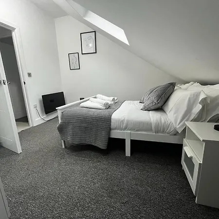 Apartment 2 Bedroom Flat London