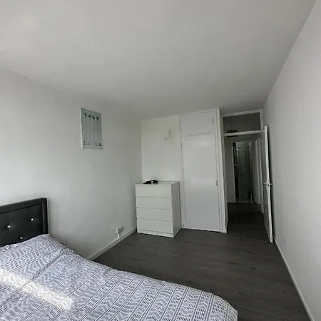 Apartment Lovely 3-bed In *