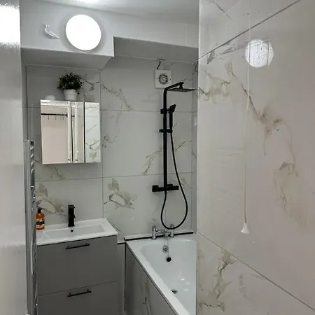 Apartment Lovely 3-bed In *