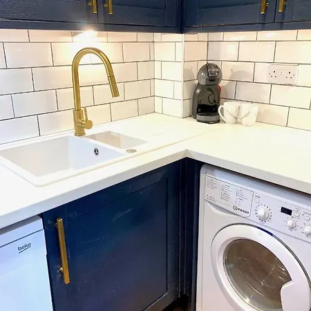 Bright Modern Flat In Central * トゥイキナム