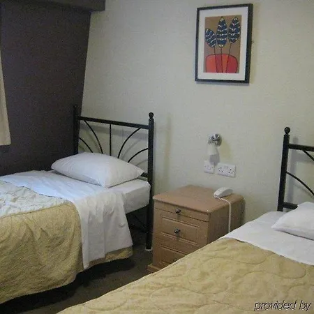 Oyo Golders 3*