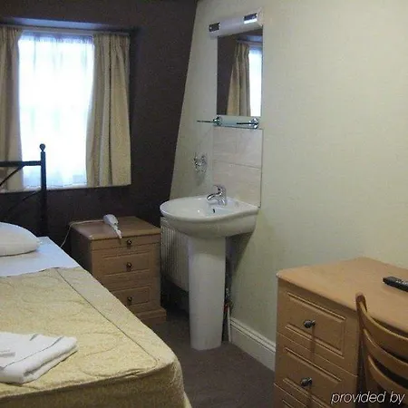 Oyo Golders Hotel 3*
