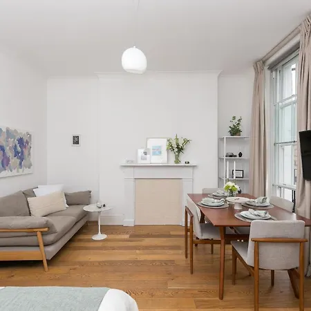 Light Filled With View Of Regents Park Apartment *