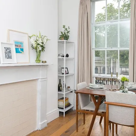 Apartment Light Filled With View Of Regents Park