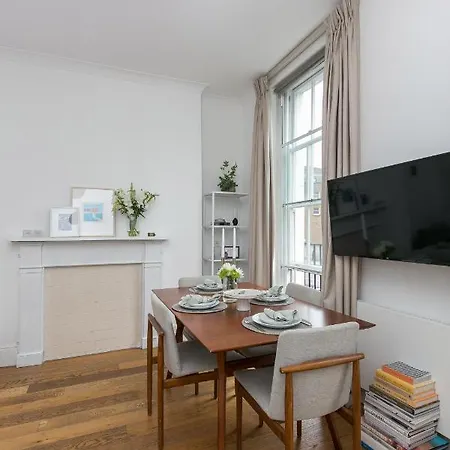 Light Filled With View Of Regents Park Apartment London