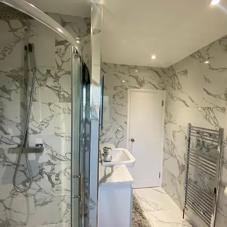 Homestay Twin/king Private Bedrooms In Beautiful Homestay With Private Parking London