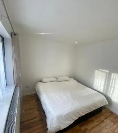 Homestay Twin/king Private Bedrooms In Beautiful Homestay With Private Parking *