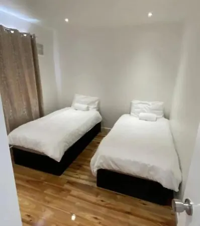 Twin/king Private Bedrooms In Beautiful Homestay With Private Parking Homestay *