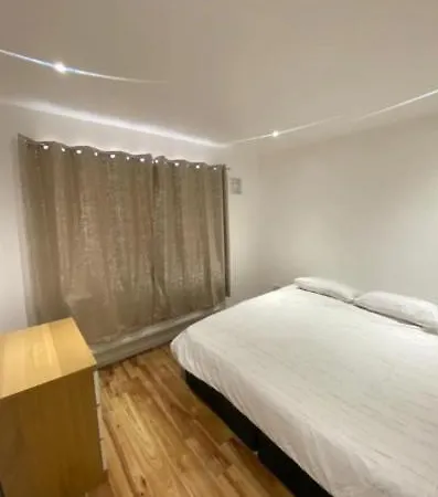 Homestay Twin/king Private Bedrooms In Beautiful Homestay With Private Parking
