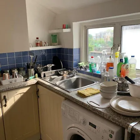 Luxury Extra Large Double Bedroom Near The St Street Guest house *