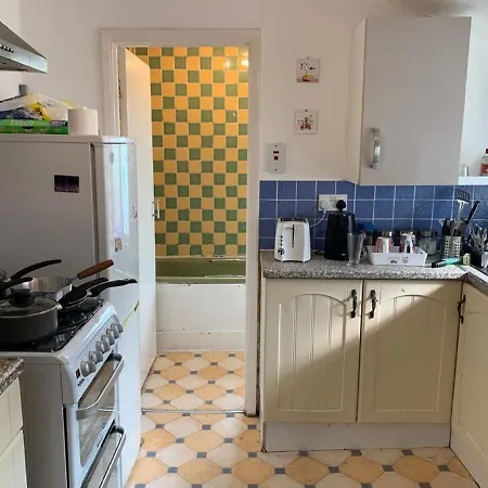 Luxury Extra Large Double Bedroom Near The St Street London