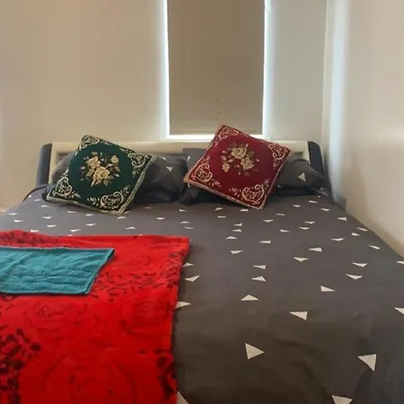 Guest house Luxury Extra Large Double Bedroom Near The St Street London