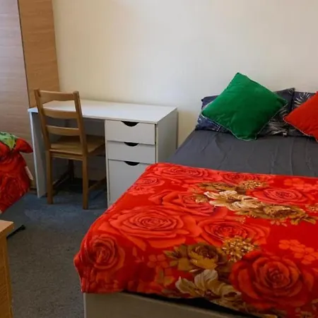 Luxury Extra Large Double Bedroom Near The St Street *