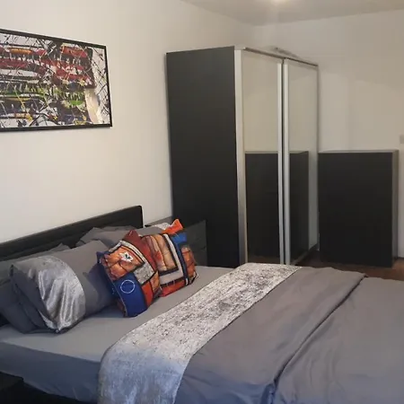 Privatunterkunft Double With Shared Bathroom *