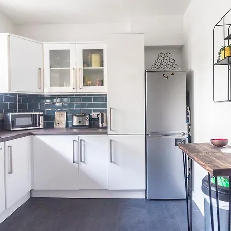 Modern & Cozy 1bdr Wexcellent Travel Links * London