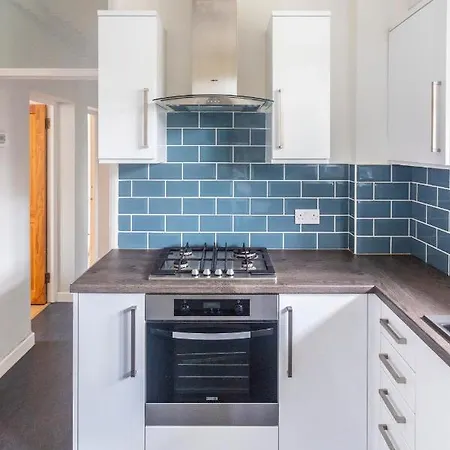 Modern & Cozy 1bdr Wexcellent Travel Links * London