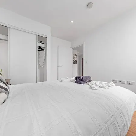 Fabulous Canterbury Gem 1 Bedroom Flat In London Cb45 *