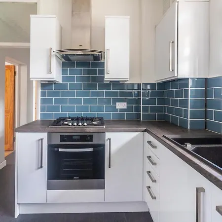 Modern & Cozy 1bdr Wexcellent Travel Links London
