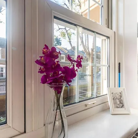 Modern & Cozy 1bdr Wexcellent Travel Links Apartment London