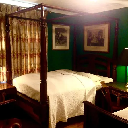 Quality And Very Good Value Private In Close To Notting Hill Zone 2 *