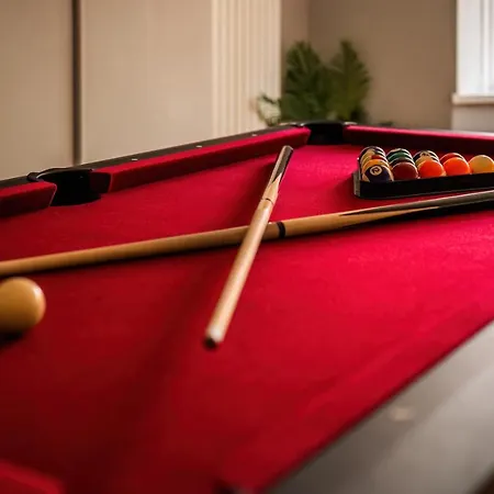 Holiday home Luxury Affordable Business With Pool Table Enfield