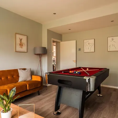 Luxury Affordable Business With Pool Table Holiday home *