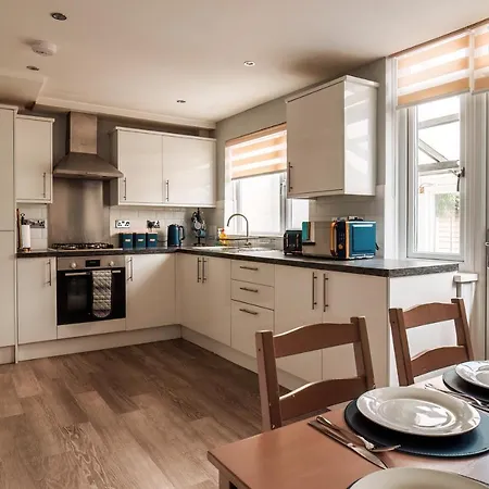 Holiday home Luxury Affordable Business With Pool Table