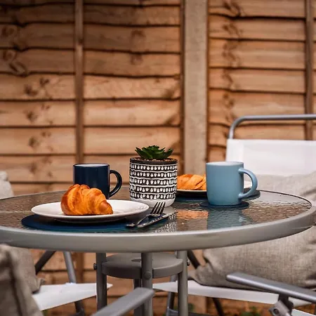 Luxury Affordable Business With Pool Table Holiday home Enfield