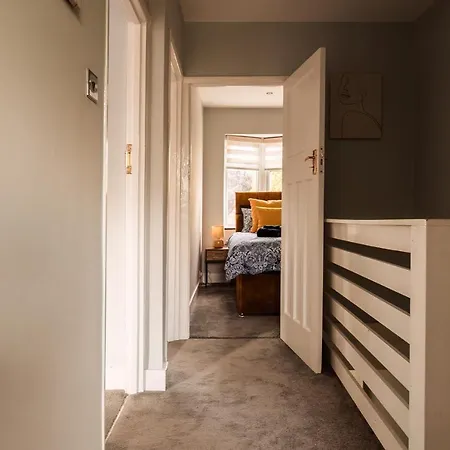 Luxury Affordable Business With Pool Table Holiday home Enfield