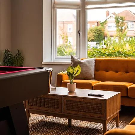 Luxury Affordable Business With Pool Table * Enfield