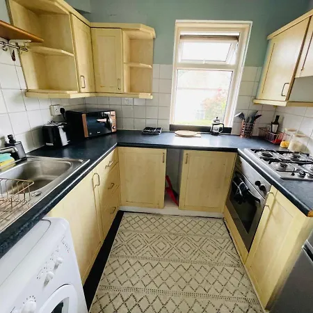Spare In Peaceful Neighbourhood Near The Centre Of