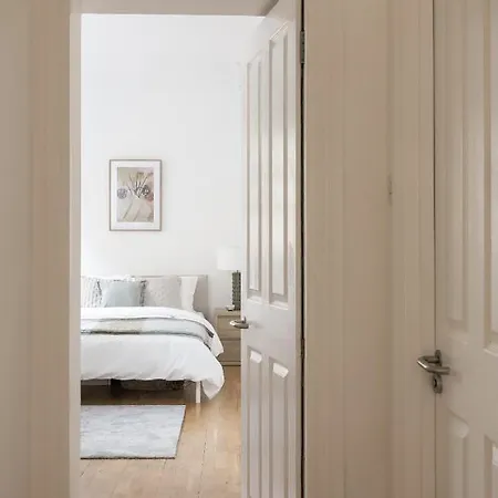 Generously Large 1 Bedroom In Farringdon Apartment *