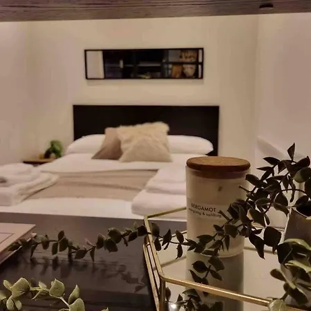 Charming Studio In Bricklane Apartment