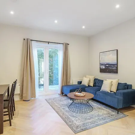 Cosy Tooting Retreat: 2-bed Gem * London