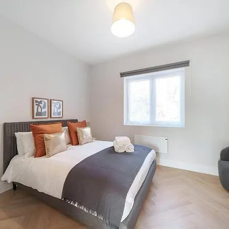 Cosy Tooting Retreat: 2-bed Gem Apartment *