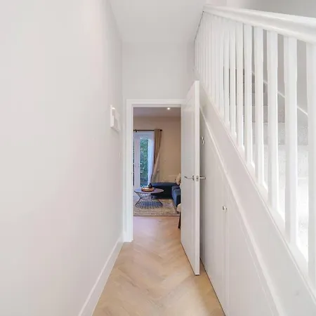 Cosy Tooting Retreat: 2-bed Gem Apartment *