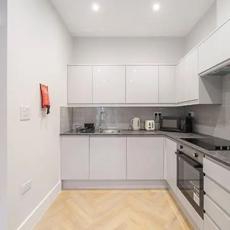 Cosy Tooting Retreat: 2-bed Gem Apartment *