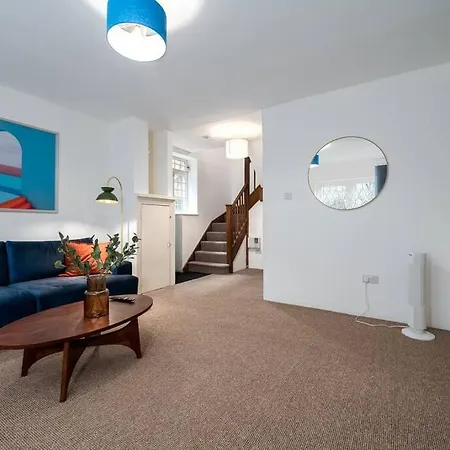 Guestready - Natural Essence In * London