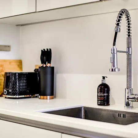 Shoreditch 3-storey Maisonette - By Living Elite * 伦敦