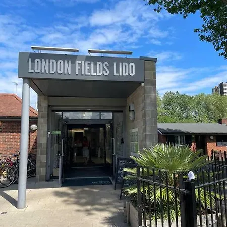 Cool Dalston Studio With Balcony And Gym