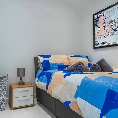 Cool Dalston Studio With Balcony And Gym Londres