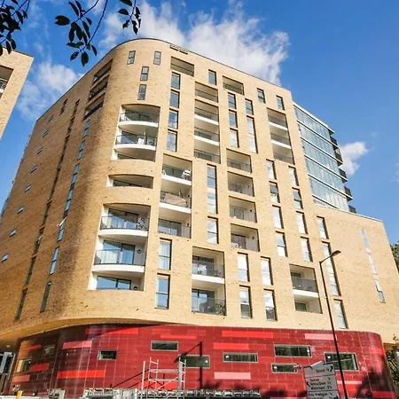 Cool Dalston Studio With Balcony And Gym *
